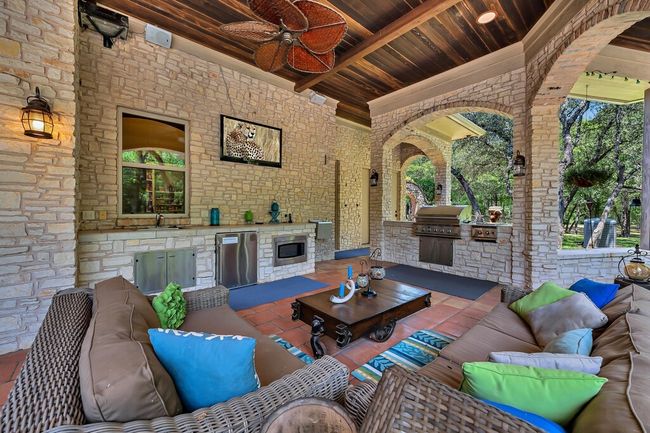 565 Lost Hunters Cyn, House other with 5 bedrooms, 5 bathrooms and 3 parking in China Spring TX | Image 53