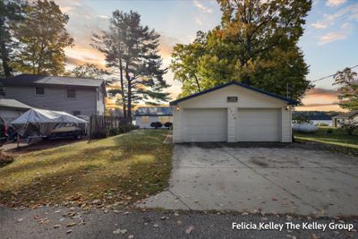 6390 Lake Street, House other with 2 bedrooms, 2 bathrooms and null parking in Newaygo MI | Image 3