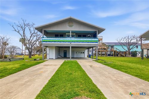115 W Adams St, Port O Connor, TX, 77982-2256 | Card Image