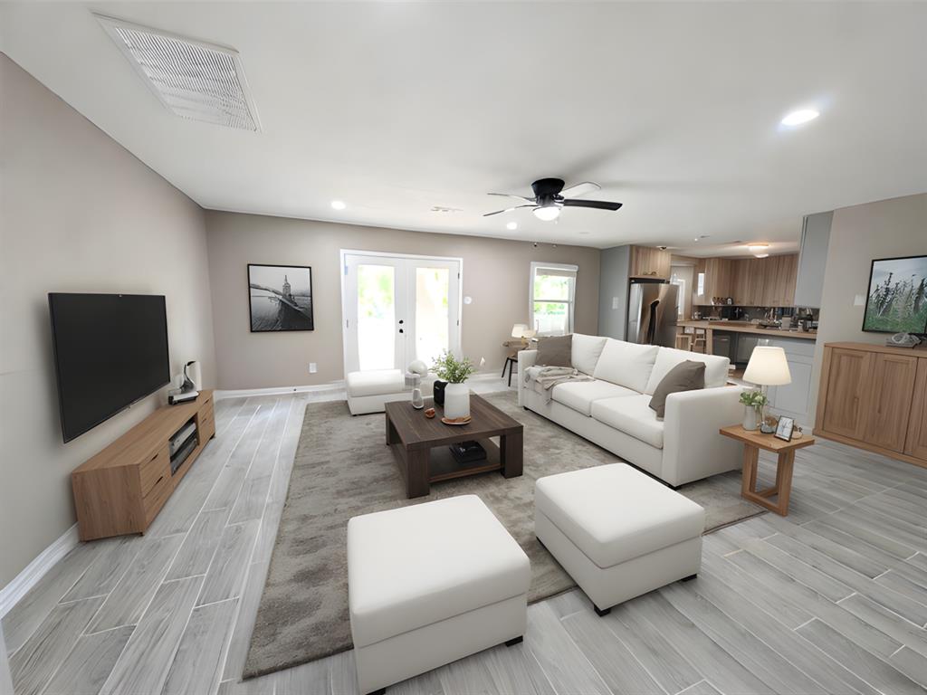 Commodore Dr, Dickinson, TX 77539