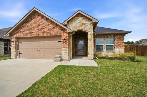 602 Moseley Ln, Greenville, TX, 75402-8215 | Card Image