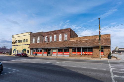 111 W Main St, West Frankfort, IL, 62896-2324 | Card Image