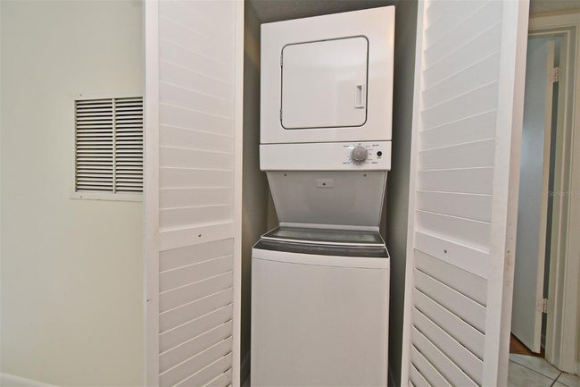 washer/dryer in hall closet | Image 16