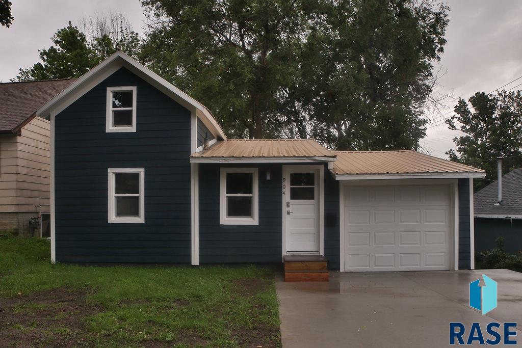 1st St, Sioux Falls, SD 57103