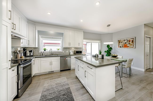 124 Evergreen Cres, House other with 5 bedrooms, 3 bathrooms and 4 parking in Anmore BC | Image 10