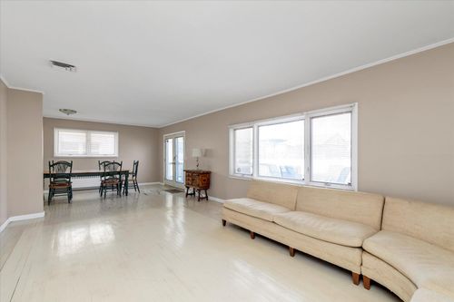 25 Park Cir, Cedarhurst, NY, 11516-1024 | Card Image