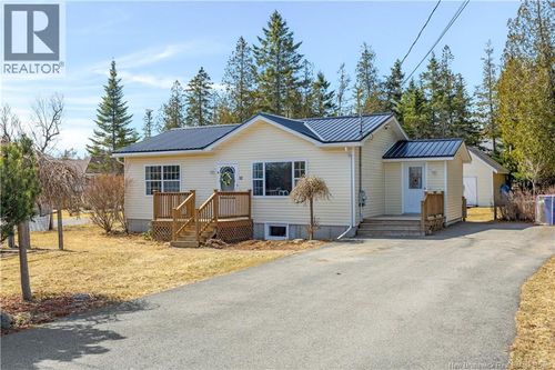 9 Charlotte St, Saint Andrews, NB, E5B3X4 | Card Image