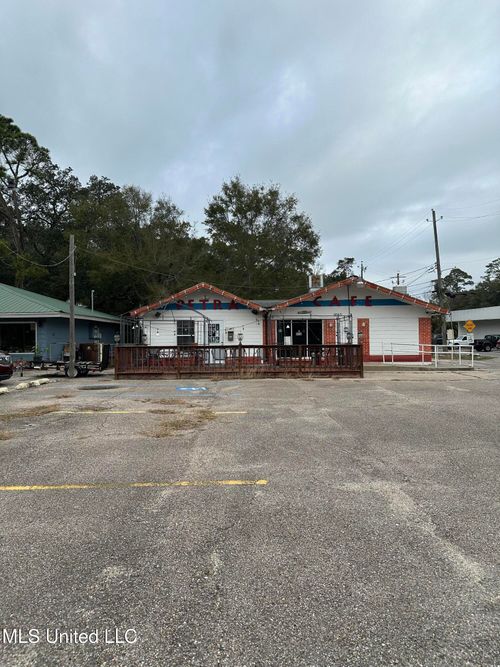 1680 Pass Rd, Biloxi, MS, 39531-4361 | Card Image