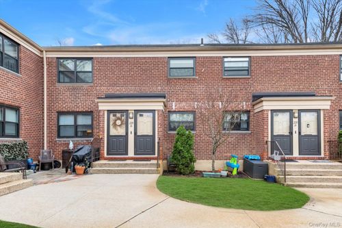 210a2-220-16 75th Ave, Oakland Gardens, NY, 11364-3043 | Card Image