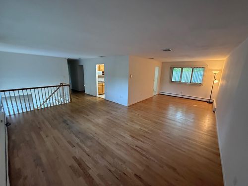 10 Lenore St, Syosset, NY, 11791-5109 | Card Image