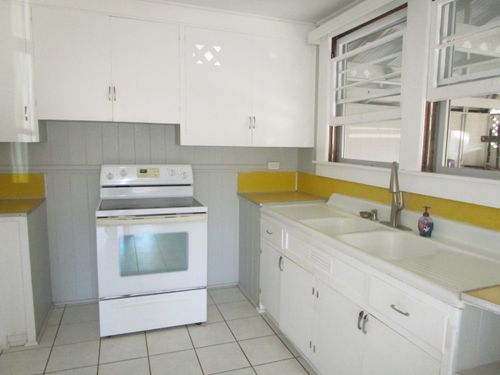 390 Mohouli St, Hilo, HI, 96720-3957 | Card Image