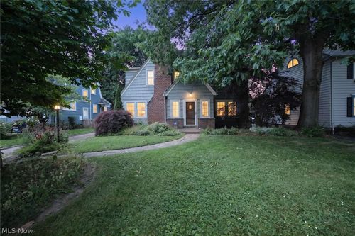 3008 Warrington Rd, Shaker Heights, OH, 44120-2425 | Card Image