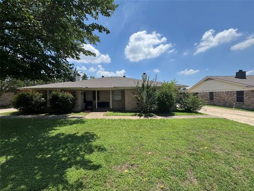 7704 Jennifer Ln, North Richland Hills, TX, 76182-4630 | Card Image