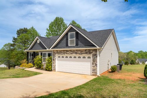 141 Middlebrooke Ln, Wellford, SC, 29385-8911 | Card Image