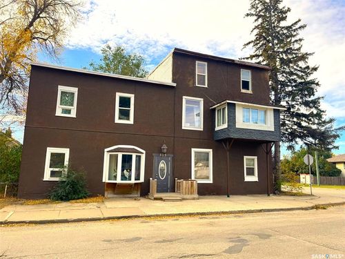 575 Athabasca St W, Moose Jaw, SK, S6H2C5 | Card Image