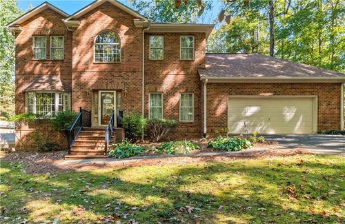 1100 Woodridge Ln, Yadkinville, NC, 27055-7835 | Card Image