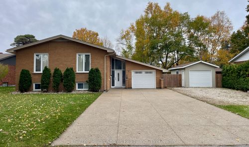 664 Pine Grove Dr, Port Elgin, ON, N0H2C3 | Card Image