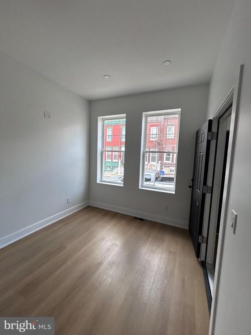 2209 N 10th St, PHILADELPHIA, PA, 19133-1511 | Card Image