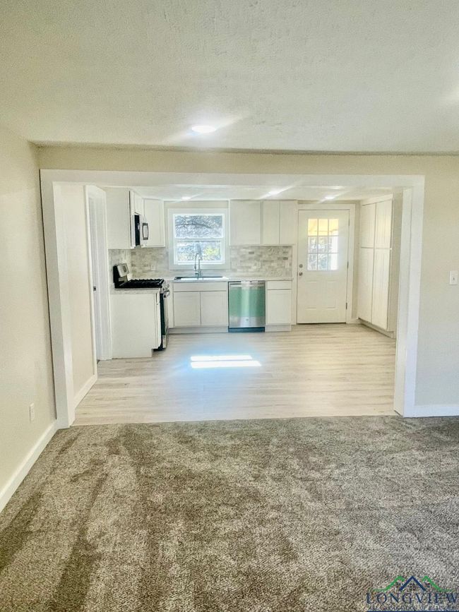 338 E Peters St, House other with 3 bedrooms, 2 bathrooms and null parking in De Kalb TX | Image 11