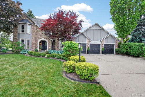 38005 River Bnd, Farmington Hills, MI, 48335-3646 | Card Image