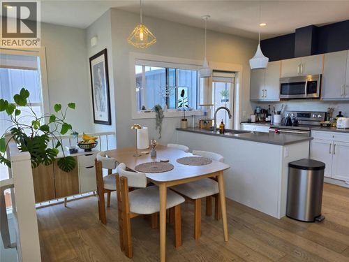2-726 Coopland Cres, Kelowna, BC, V1Y2V1 | Card Image