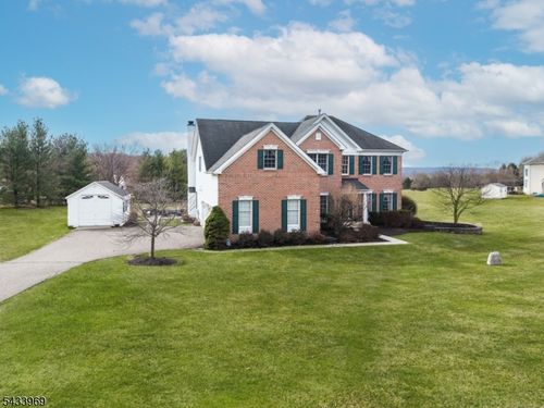 16 Steeplechase Ln, Asbury, NJ, 08802-1086 | Card Image