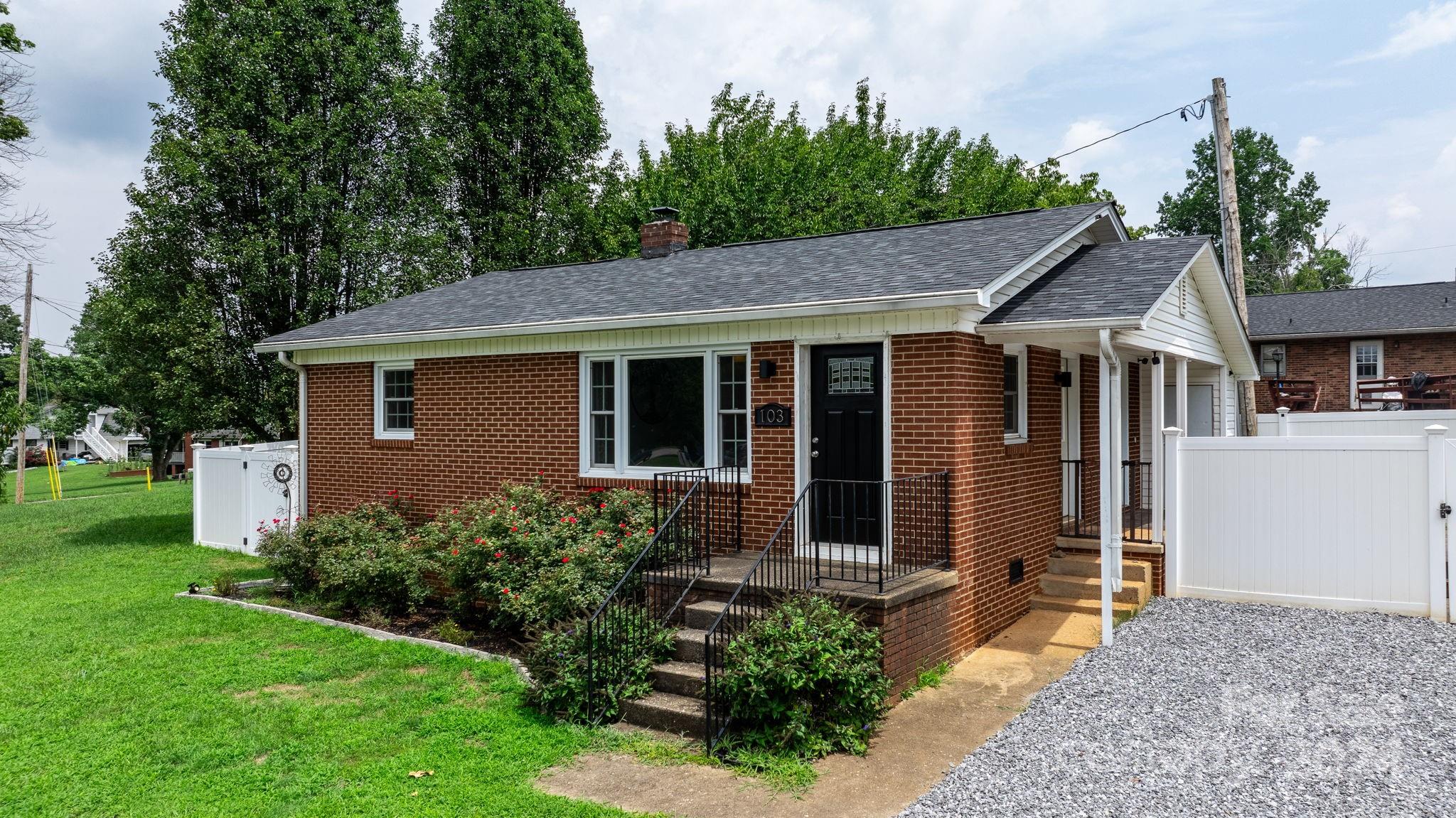 Christopher Ln, Morganton, NC 28655