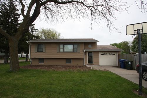 3937 Clark Court, Davenport, IA, 52806 | Card Image