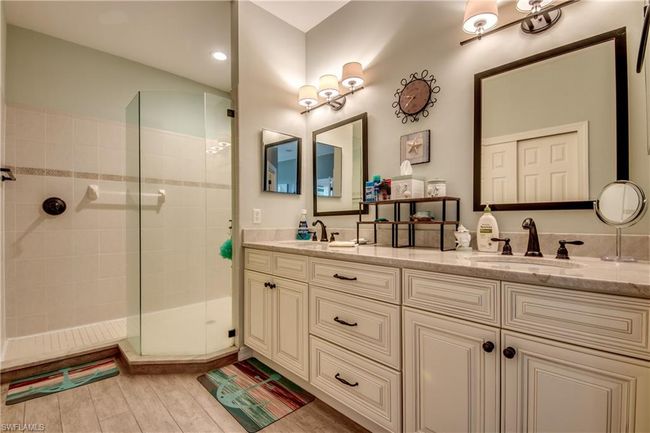 Primary Bathroom | Image 21