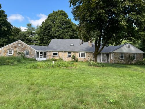 40 S Main St, East Windsor, CT, 06088-9740 | Card Image