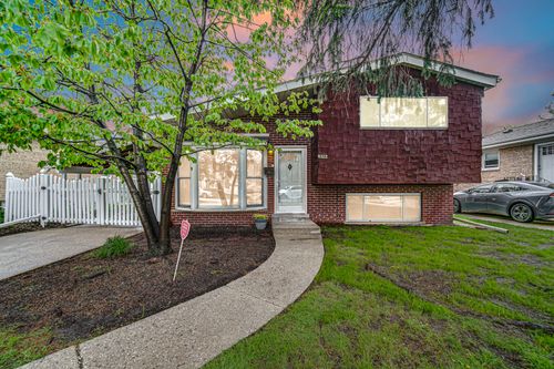 8322 Central Avenue, Morton Grove, IL, 60053 | Card Image