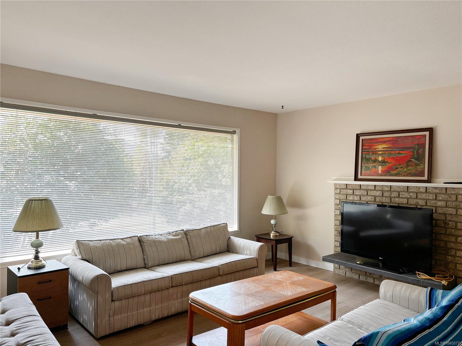 Residential in Gold River 4