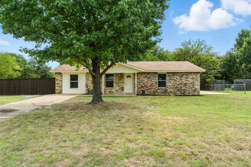 1024 Red Oak St, Azle, TX, 76020-2424 | Card Image