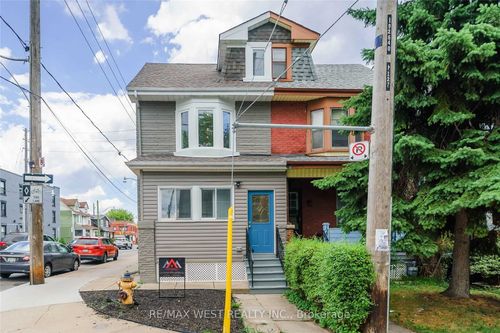 lower-129 Curzon Street, Toronto, ON, M4M3C7 | Card Image
