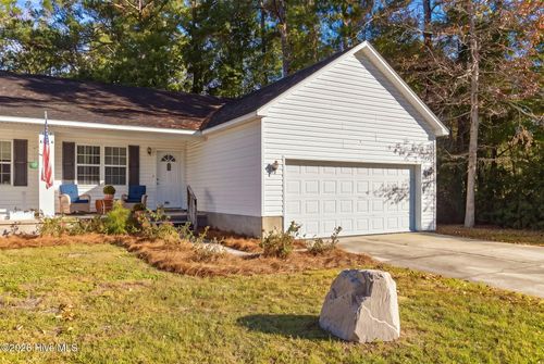 127 Fort Benjamin Rd, Newport, NC, 28570-7994 | Card Image