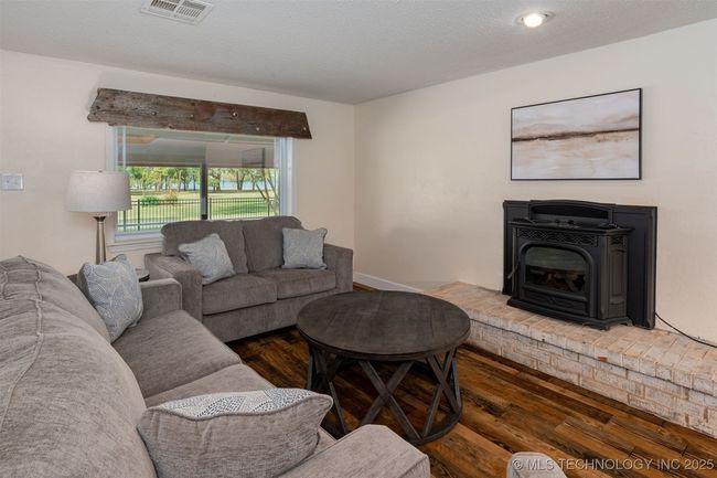 Living Area | Image 6