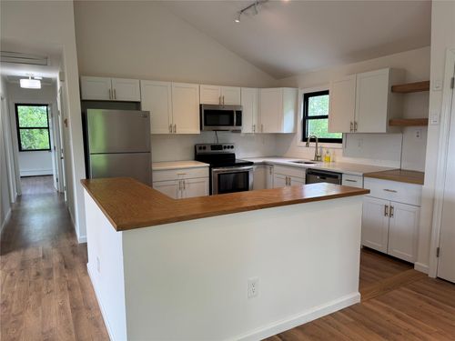 31 Whitestone Rd, Sound Beach, NY, 11789-2812 | Card Image