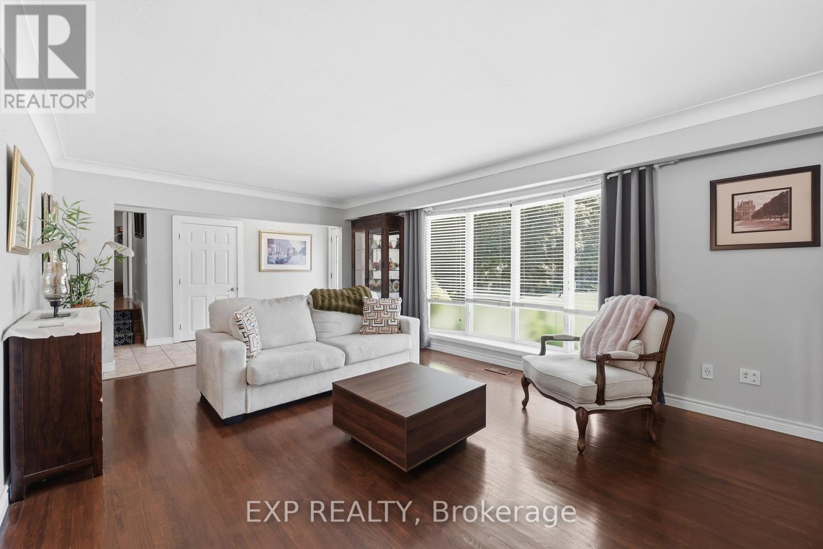Residential in Hamilton (Meadowlands)