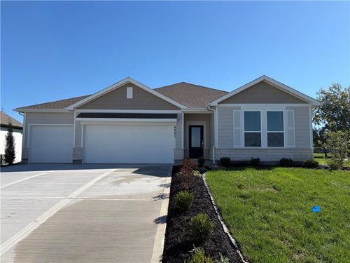 4001 Ne Apple Grove Dr, Lee's Summit, MO, 64064-8701 | Card Image