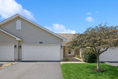 Main level living, updated appliances, fresh paint and carpet in this desirable Prior Lake location! | Image 1