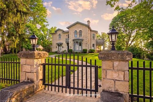 66 Paisley St, Guelph, ON, N1H2N8 | Card Image