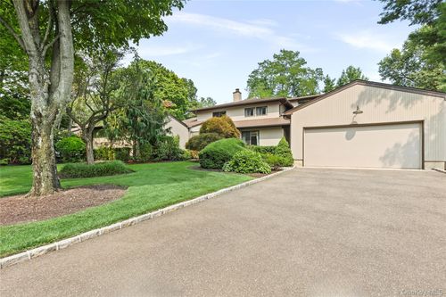 10 Doral Dr, Manhasset, NY, 11030-3907 | Card Image