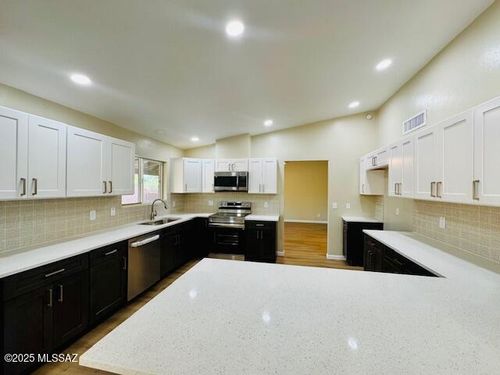 5268 E 17th St, Tucson, AZ, 85711-4430 | Card Image