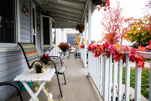 18557 Harman St, Melvindale, MI, 48122-1438 | Card Image