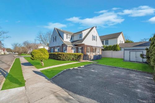 345 Plainfield St, Westbury, NY, 11590-2014 | Card Image