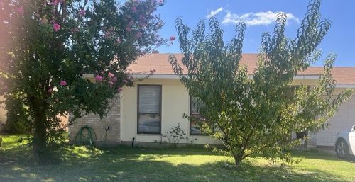1305 Birchbrook St, Grand Prairie, TX, 75052-5434 | Card Image