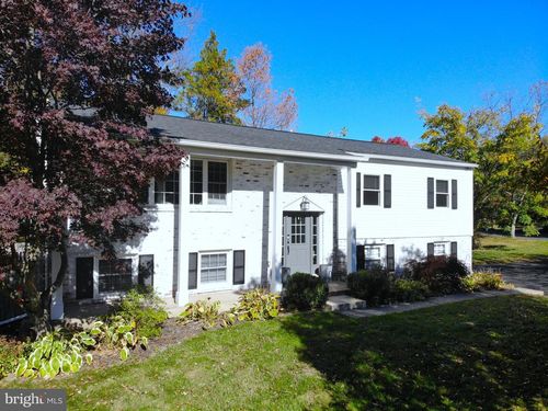1 Orchard Ln, Doylestown, PA, 18901-4728 | Card Image