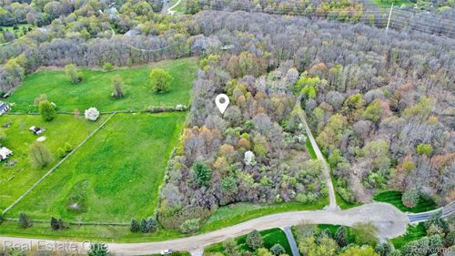 590 Judi Ann Ln, Holly, MI, 48442-8823 | Card Image