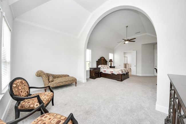 Large sitting area with the primary bedroom | Image 25