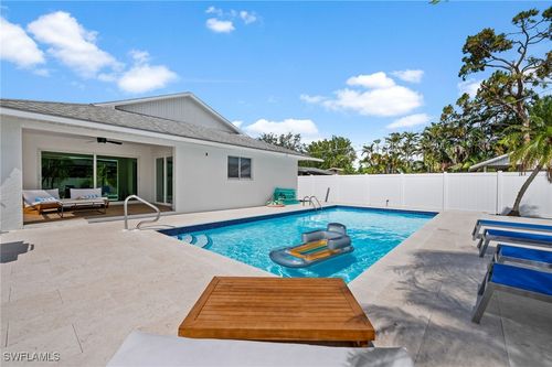 664 102nd Ave N, NAPLES, FL, 34108-3211 | Card Image
